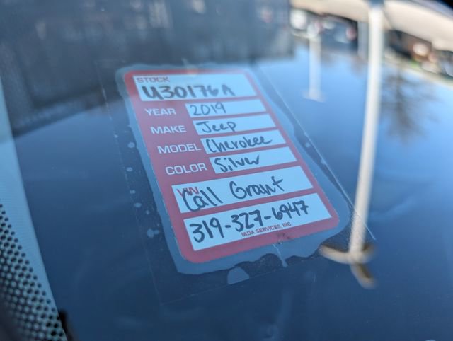 Used 2019 Jeep Cherokee Limited image 26