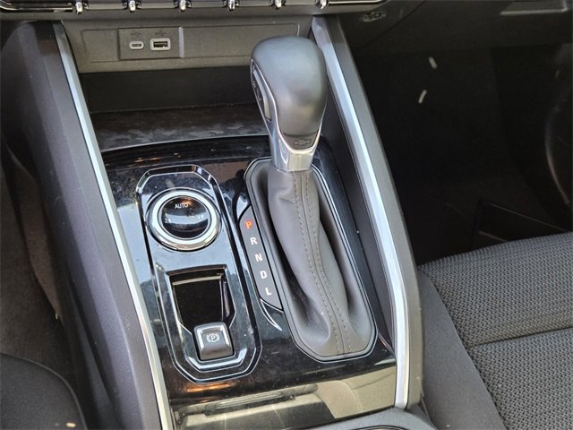 Used 2024 Chevrolet Colorado LT image 23