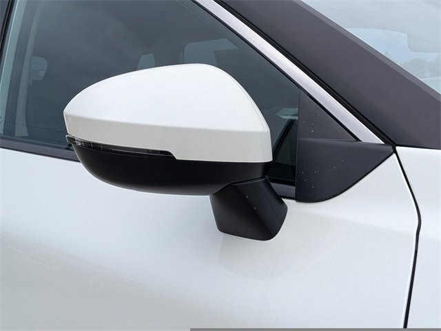 Used 2023 Nissan Rogue SV image 10