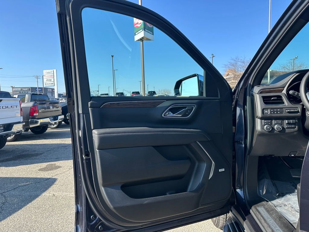 Used 2024 Chevrolet Tahoe Premier w/ Premium Package image 29