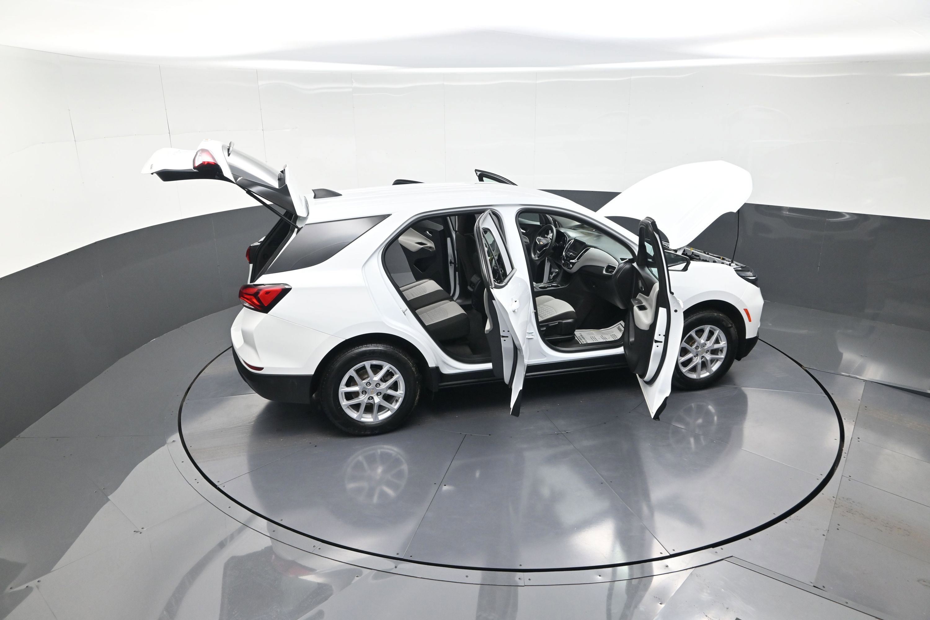 Used 2022 Chevrolet Equinox LS w/ LS Convenience Package image 14