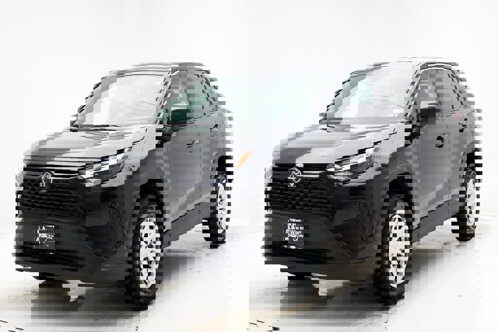 Used 2024 Toyota RAV4 LE video 2