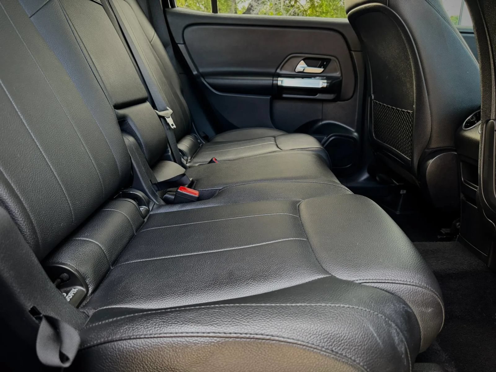 Used 2022 Mercedes-Benz GLB 250 w/ Premium Package image 22