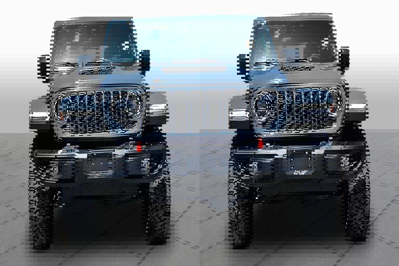 Used 2025 Jeep Gladiator Mojave AWD/4WD image 4