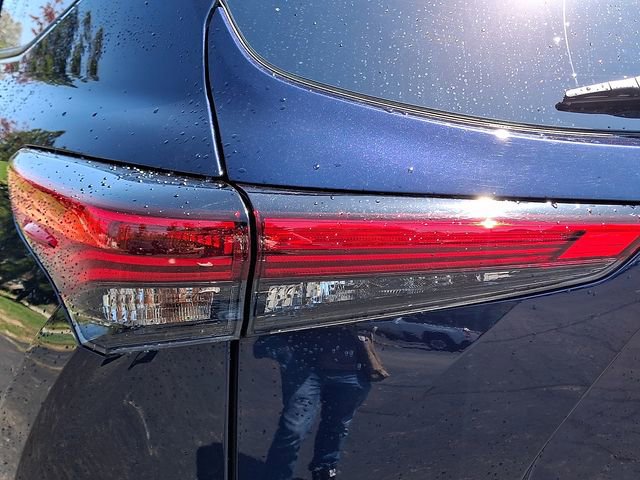 Used 2021 Toyota Highlander XSE AWD/4WD image 10
