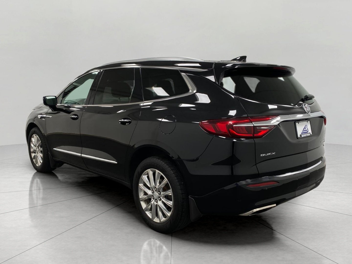 Used 2018 Buick Enclave Premium w/ Trailering Package AWD/4WD image 9