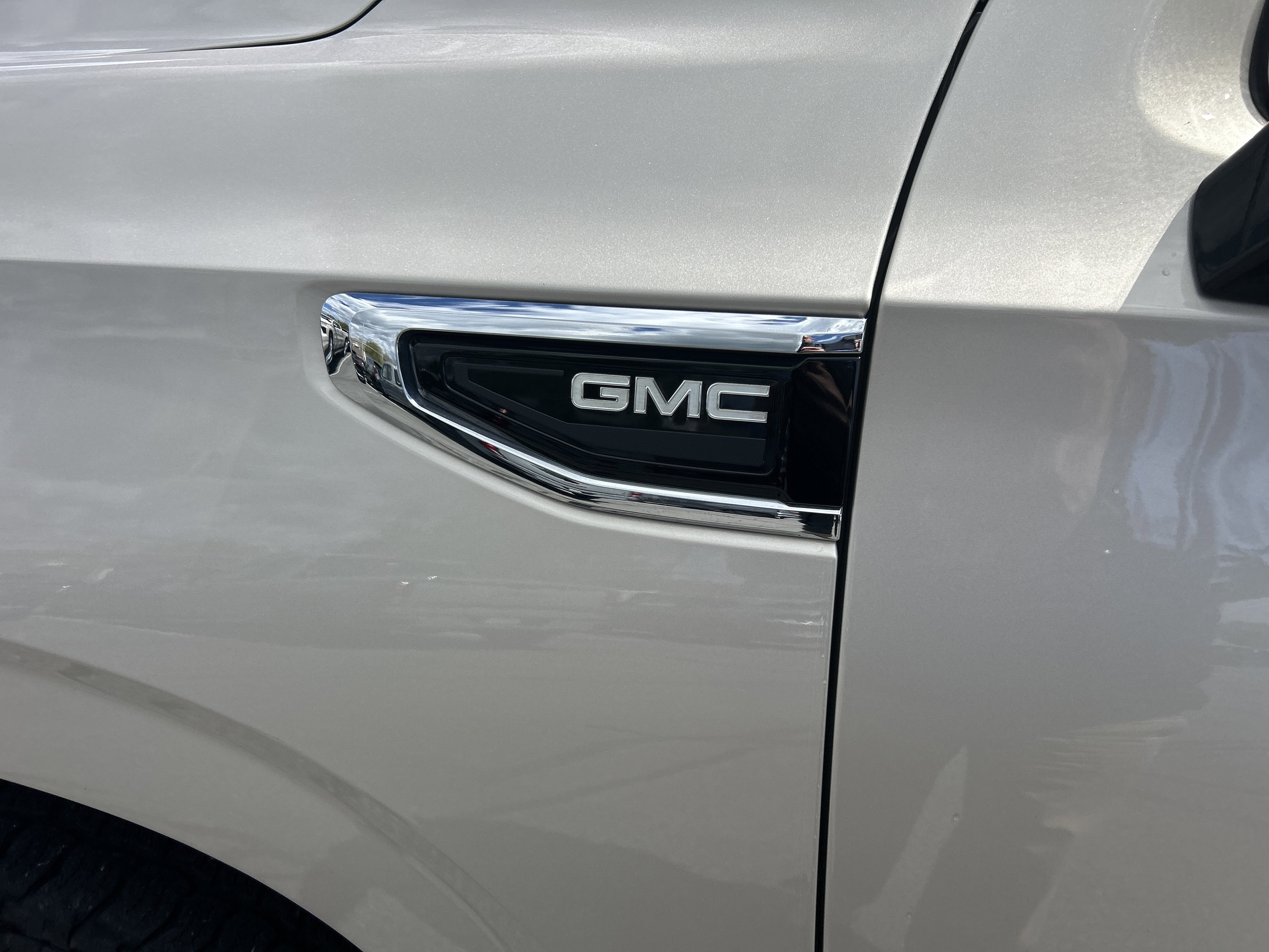 Used 2021 GMC Yukon SLT w/ SLT Luxury Plus Package AWD/4WD image 3