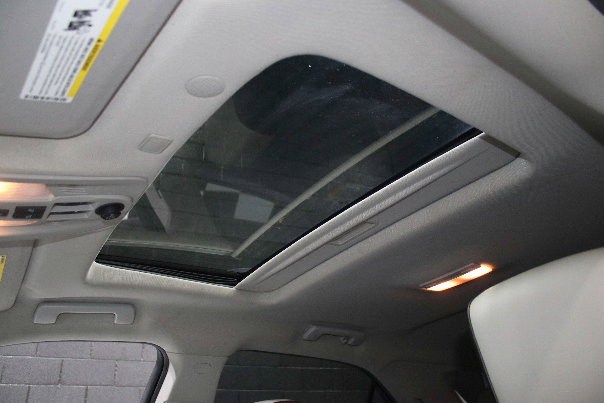 Used 2017 Chevrolet Equinox Premier w/ Enhanced Convenience Package FWD image 39