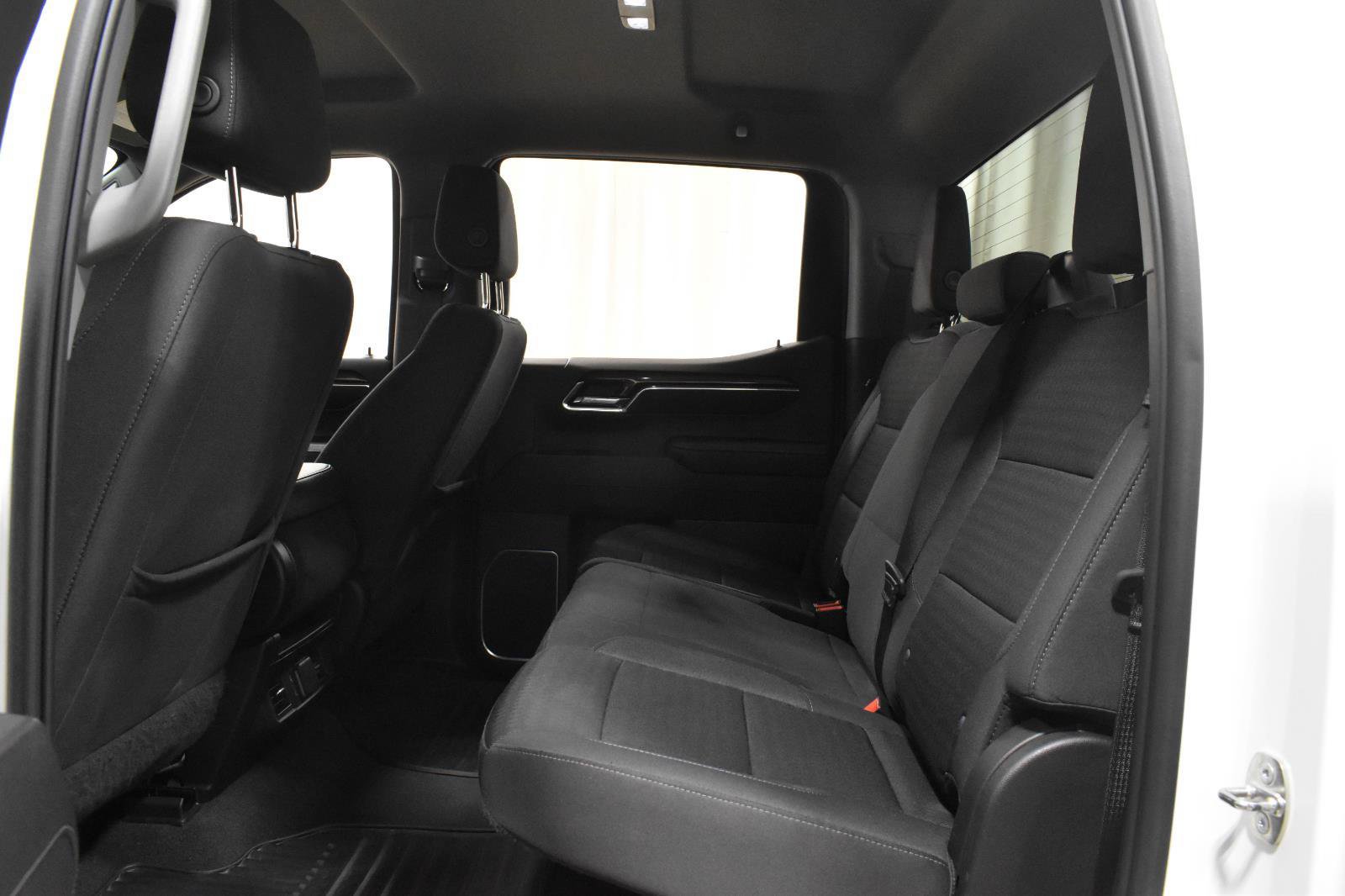 Used 2023 Chevrolet Silverado 1500 LT AWD/4WD image 9