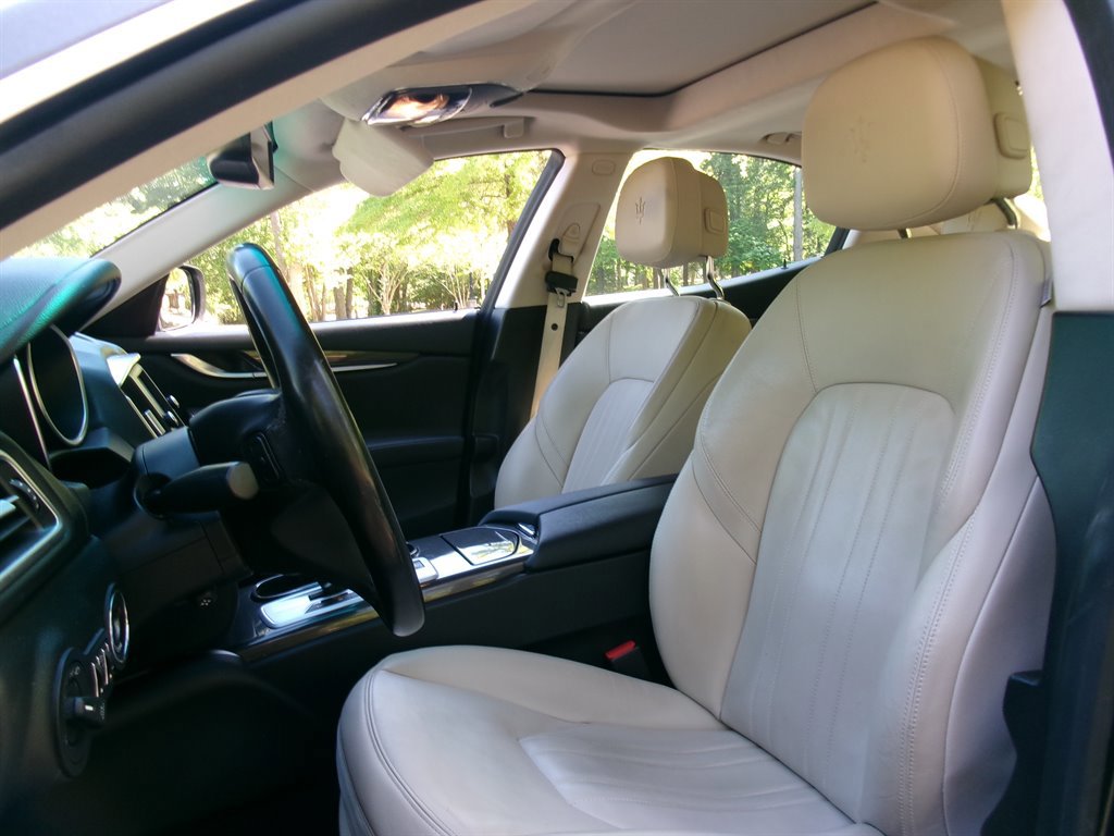 Used 2016 Maserati Ghibli RWD image 13