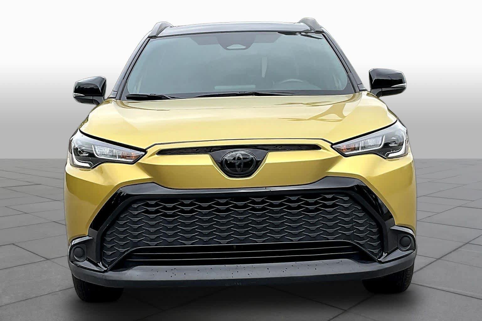 Used 2024 Toyota Corolla Cross AWD Hybrid w/ Moonroof Package image 4