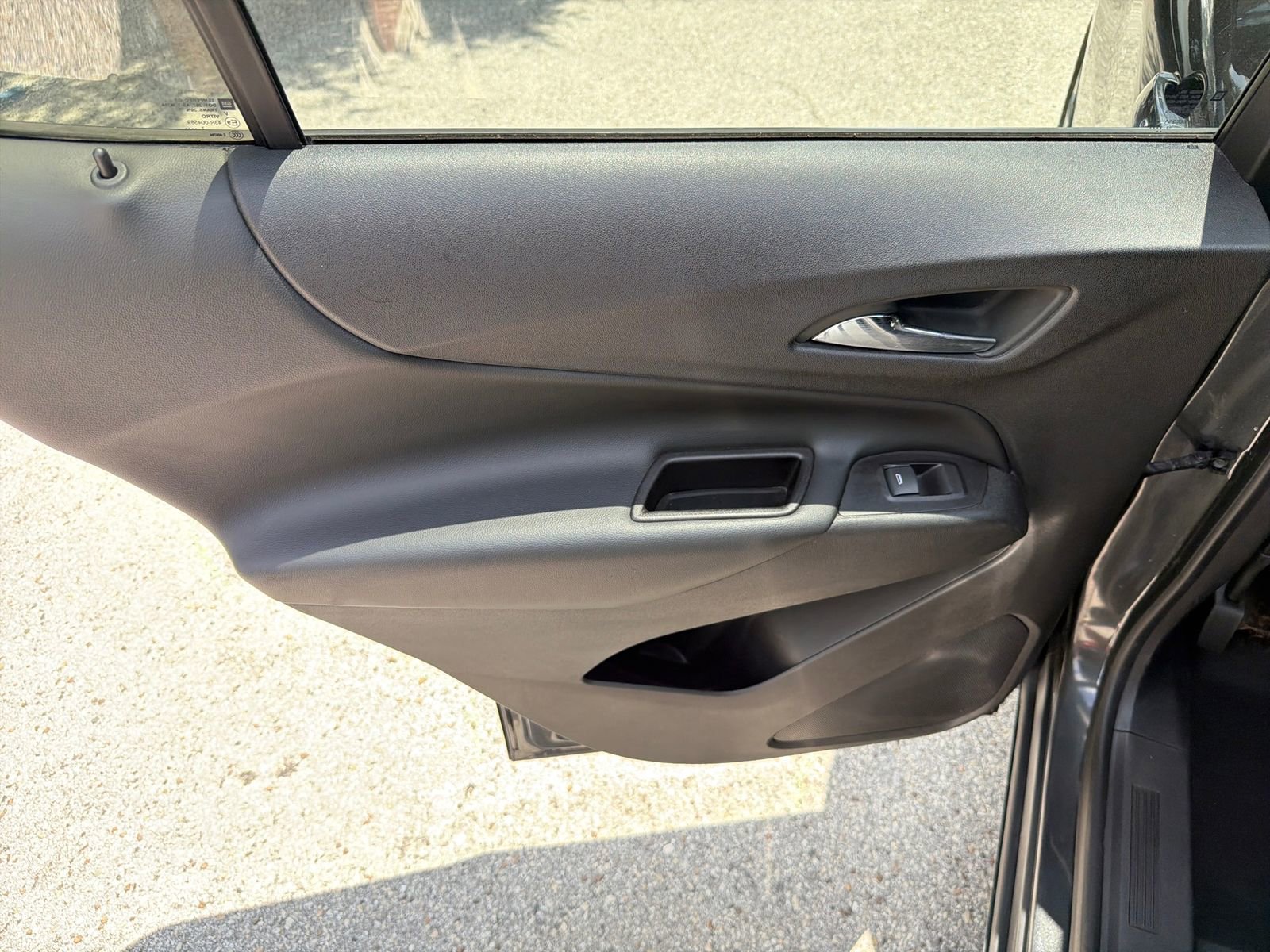 Used 2018 Chevrolet Equinox LT FWD image 24