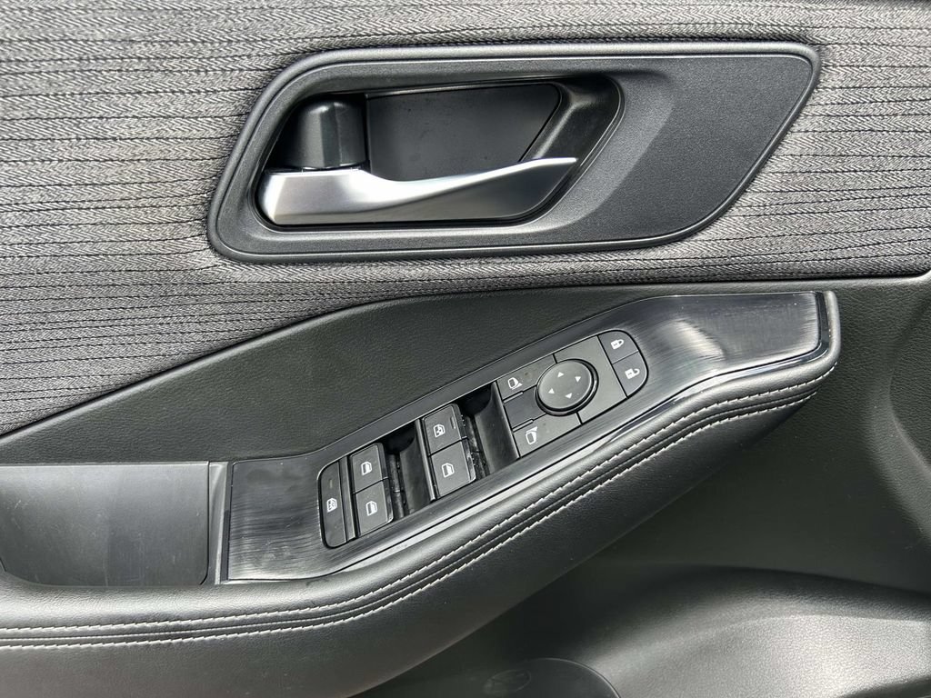 Used 2023 Nissan Rogue SV FWD image 22
