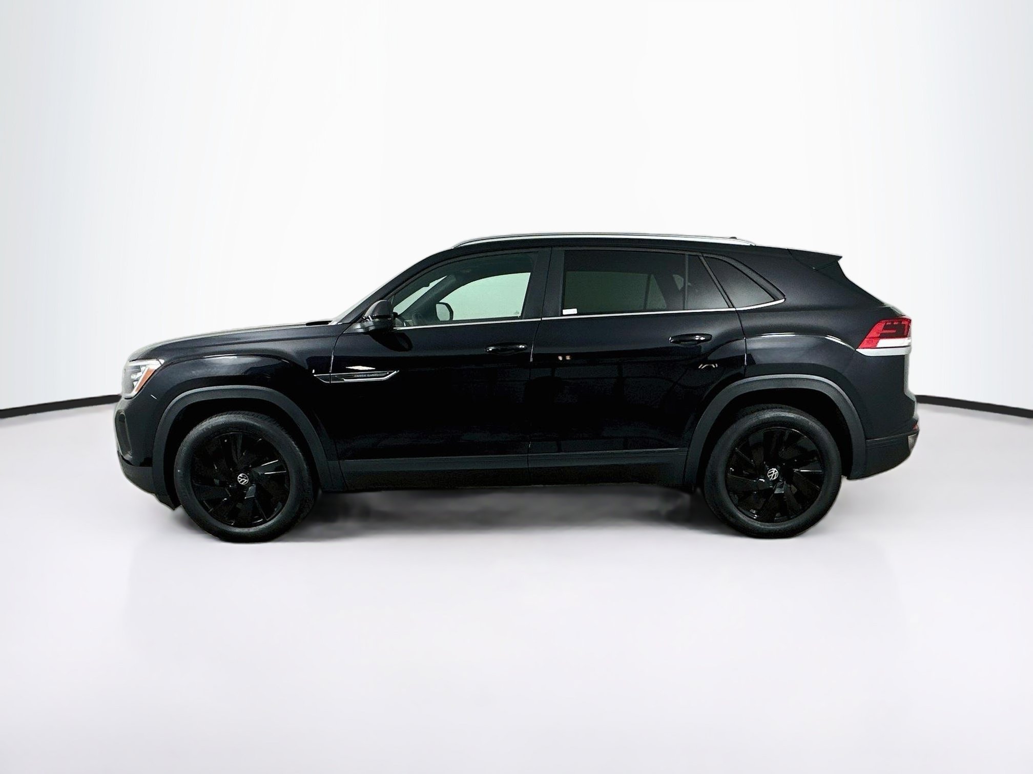 Used 2025 Volkswagen Atlas Cross Sport SE AWD/4WD image 4