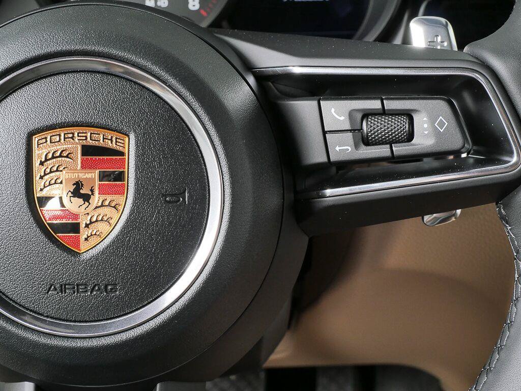 Certified 2026 Porsche Macan Turbo AWD/4WD image 11