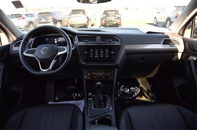 Certified 2022 Volkswagen Tiguan SE w/ Panoramic Sunroof Package image 7