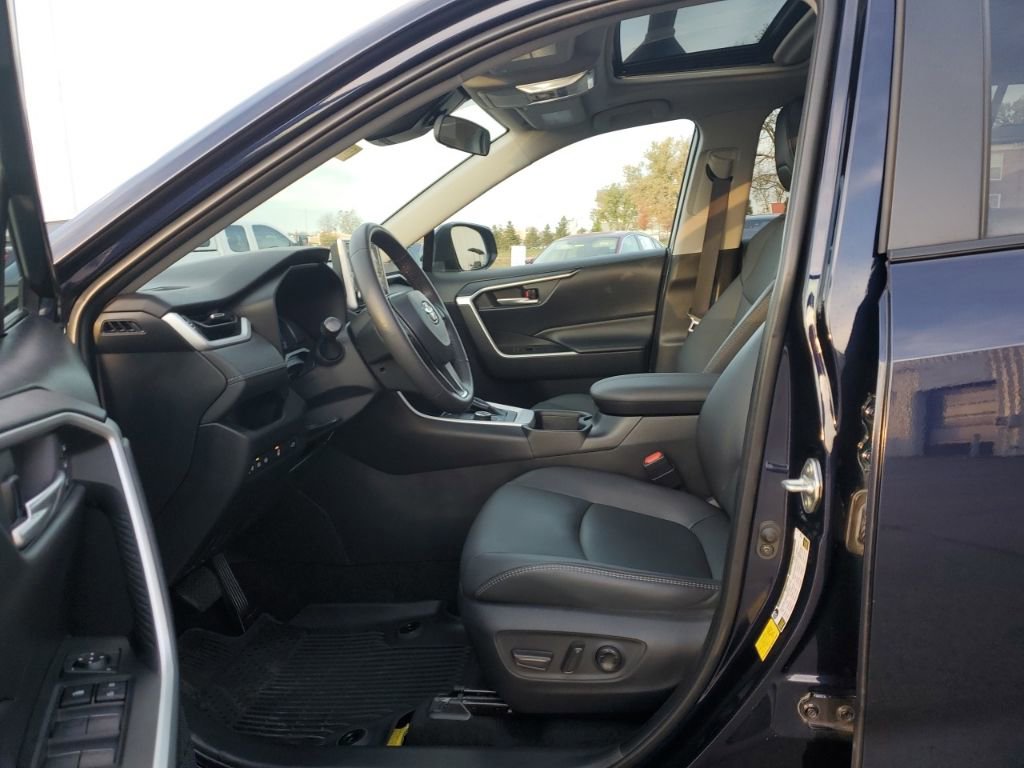 Used 2023 Toyota RAV4 XLE Premium image 33