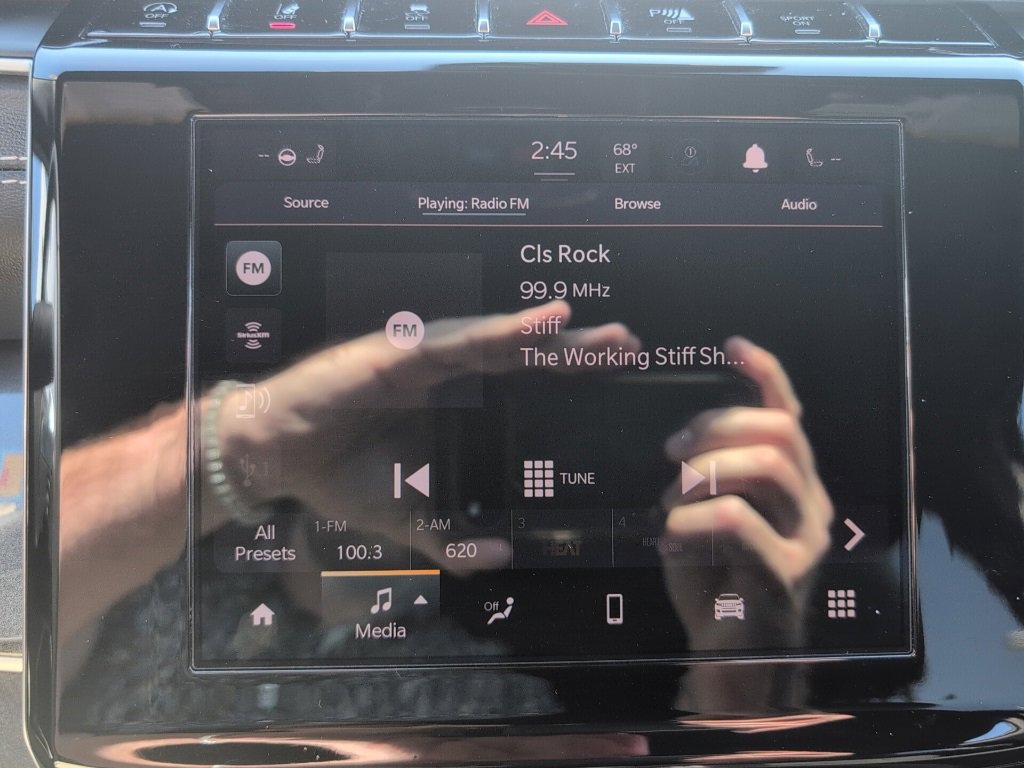 Used 2023 Jeep Grand Cherokee Altitude image 34