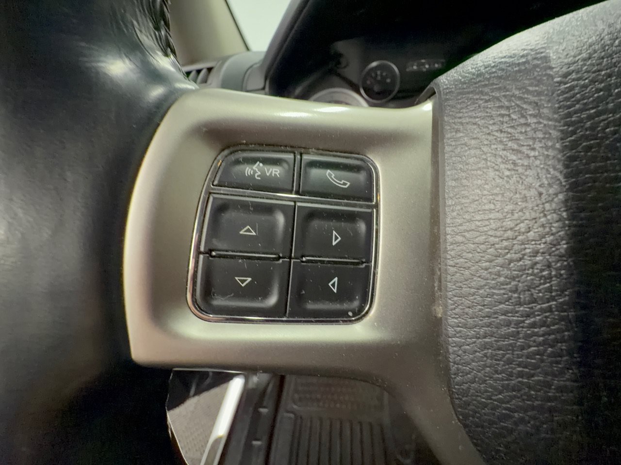 Used 2014 RAM 3500 Laramie w/ Convenience Group AWD/4WD image 18