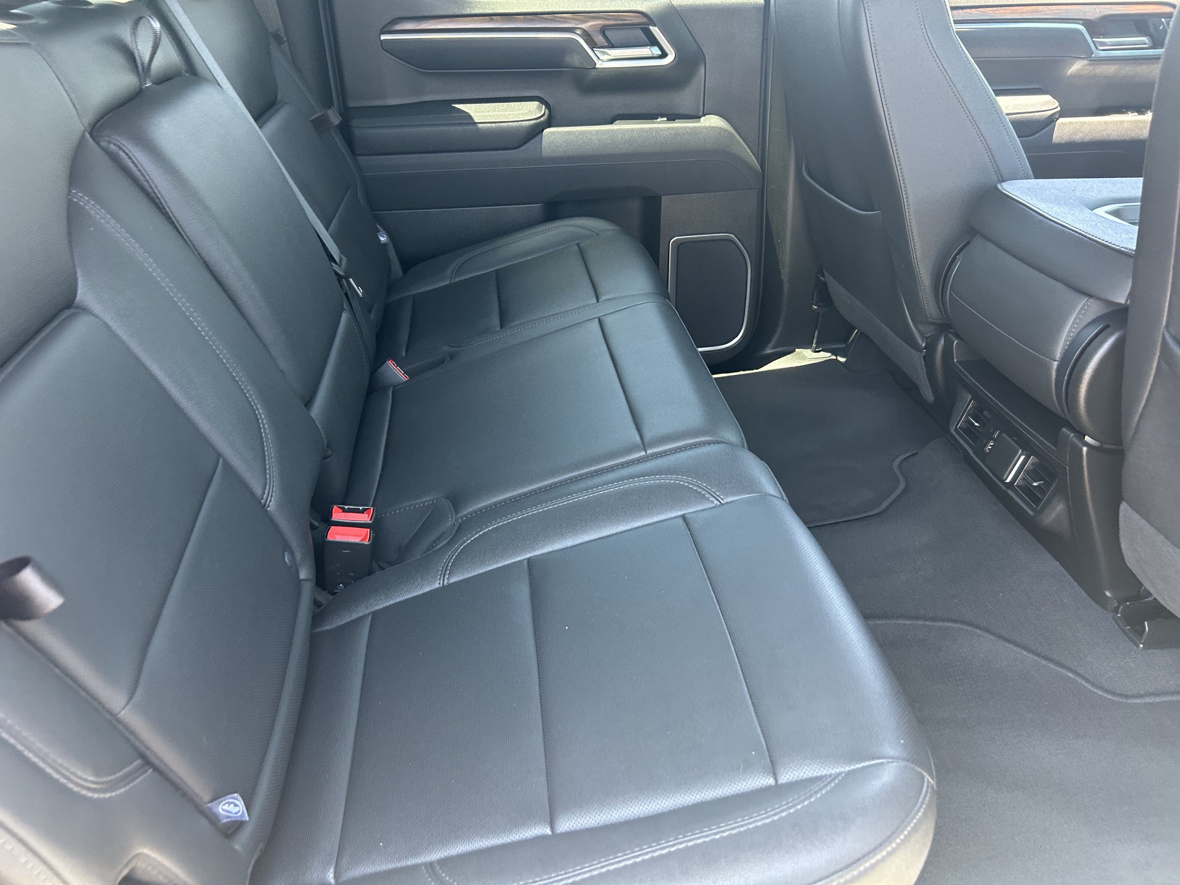 Used 2025 GMC Sierra 1500 SLT AWD/4WD image 14