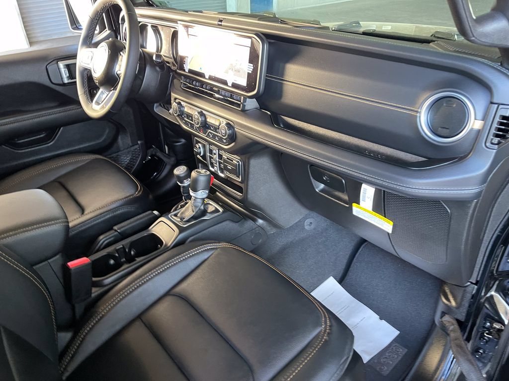 New 2026 Jeep Wrangler Unlimited Sahara AWD/4WD image 25