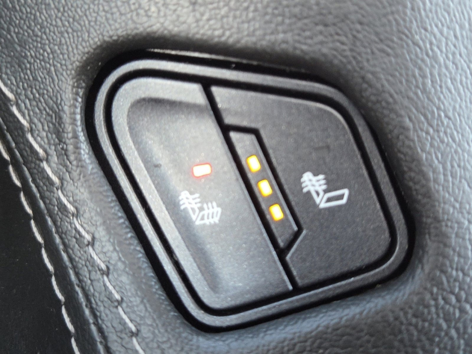 Used 2018 Chevrolet Tahoe LT image 9