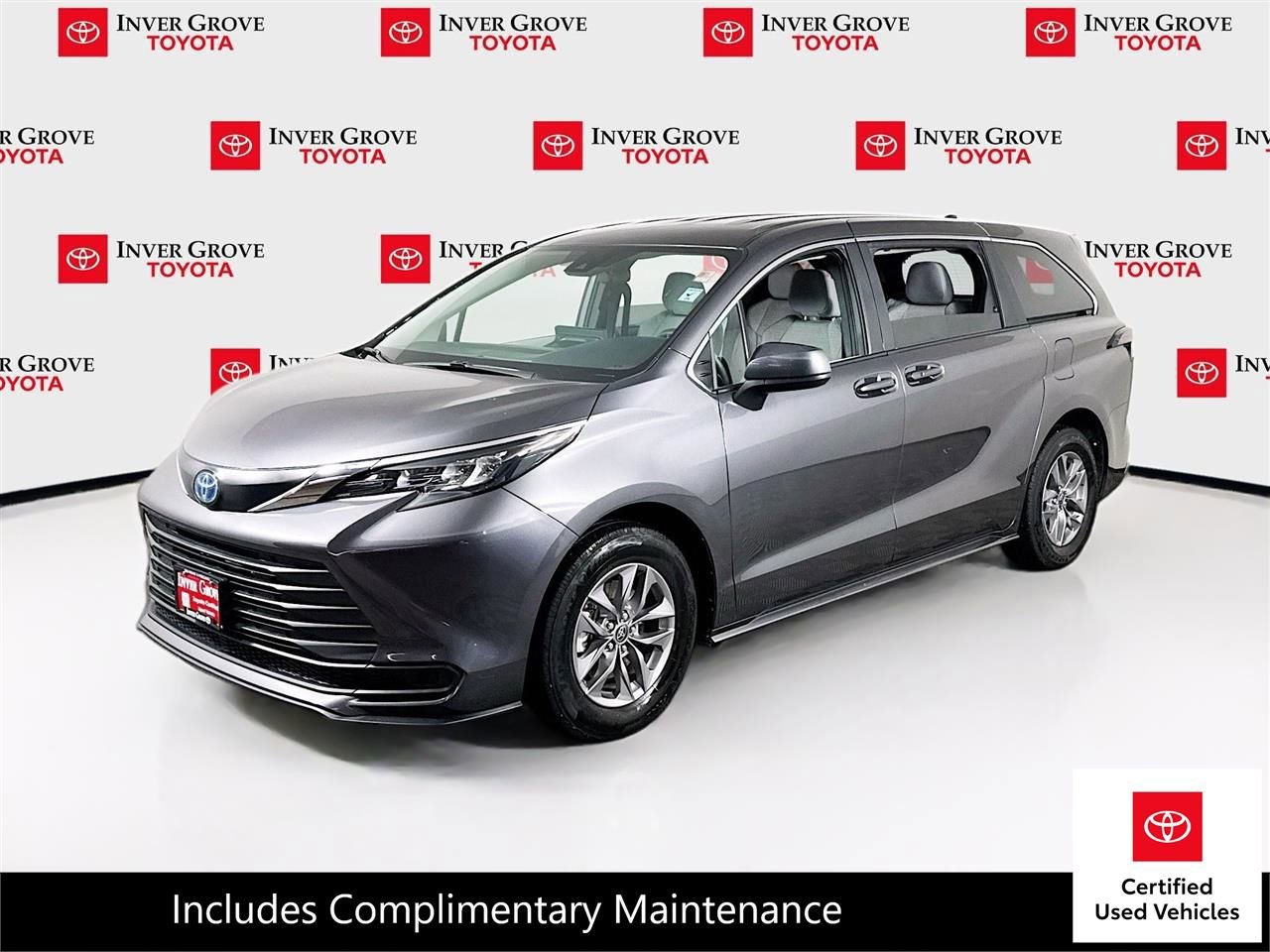 Certified 2025 Toyota Sienna LE image 1