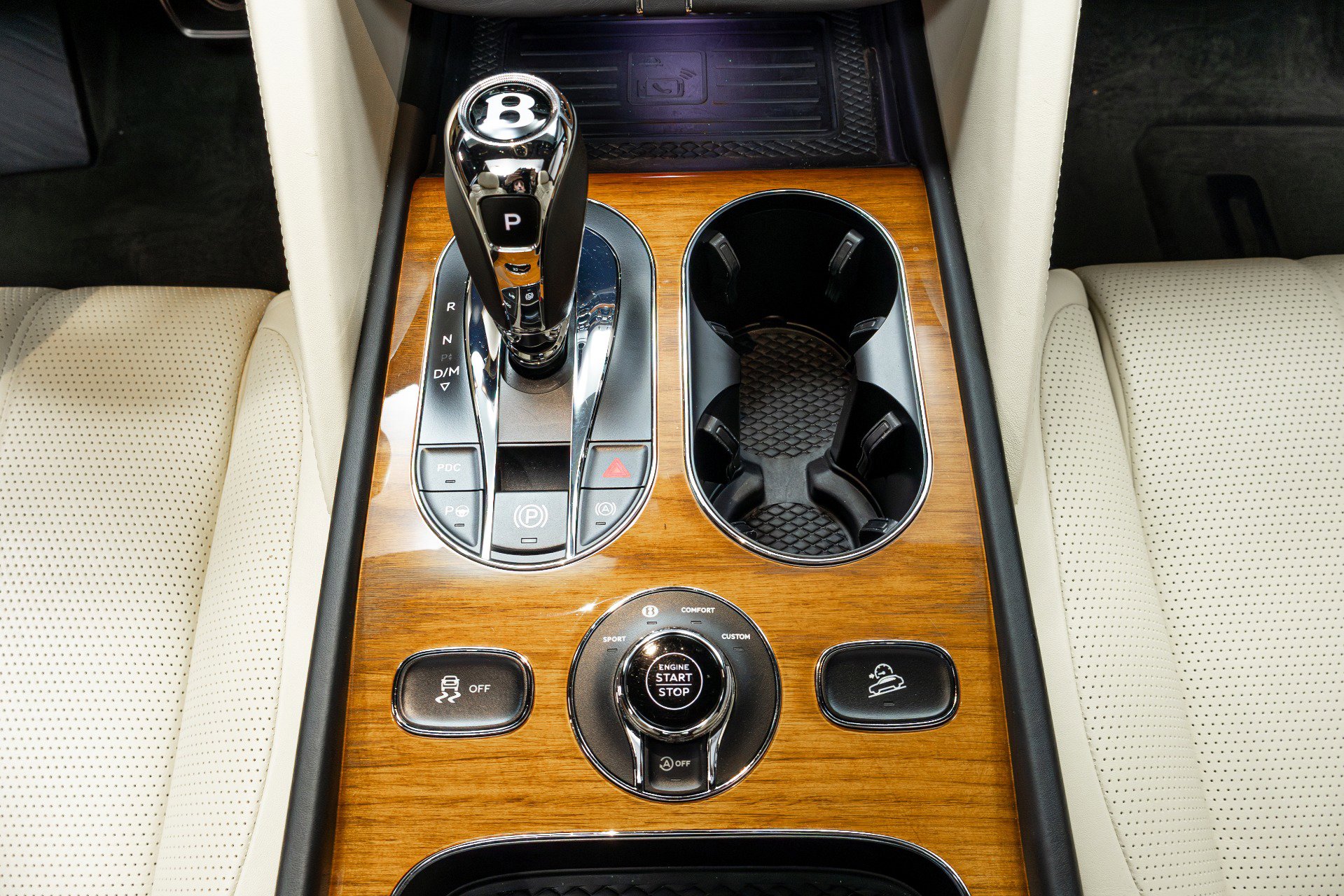 Used 2021 Bentley Bentayga w/ First Edition Specification AWD/4WD image 38