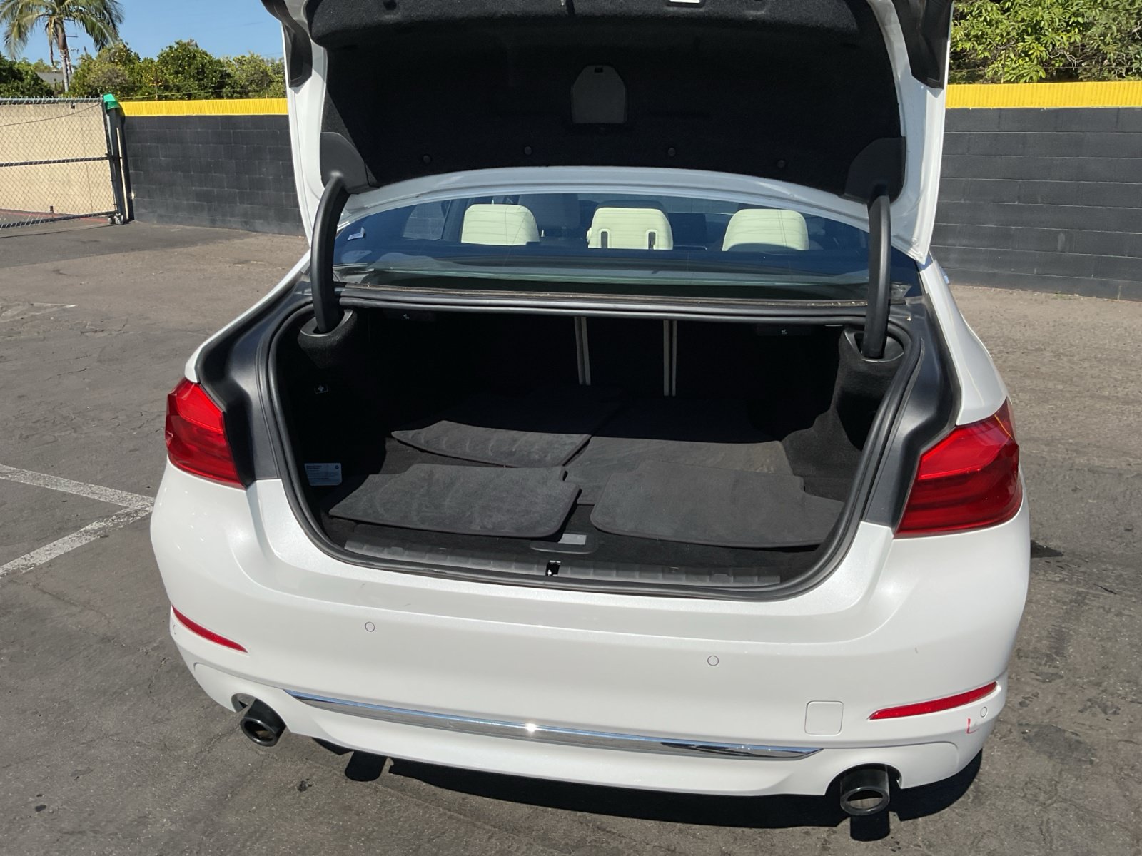 Used 2019 BMW 530e w/ Convenience Package RWD image 24