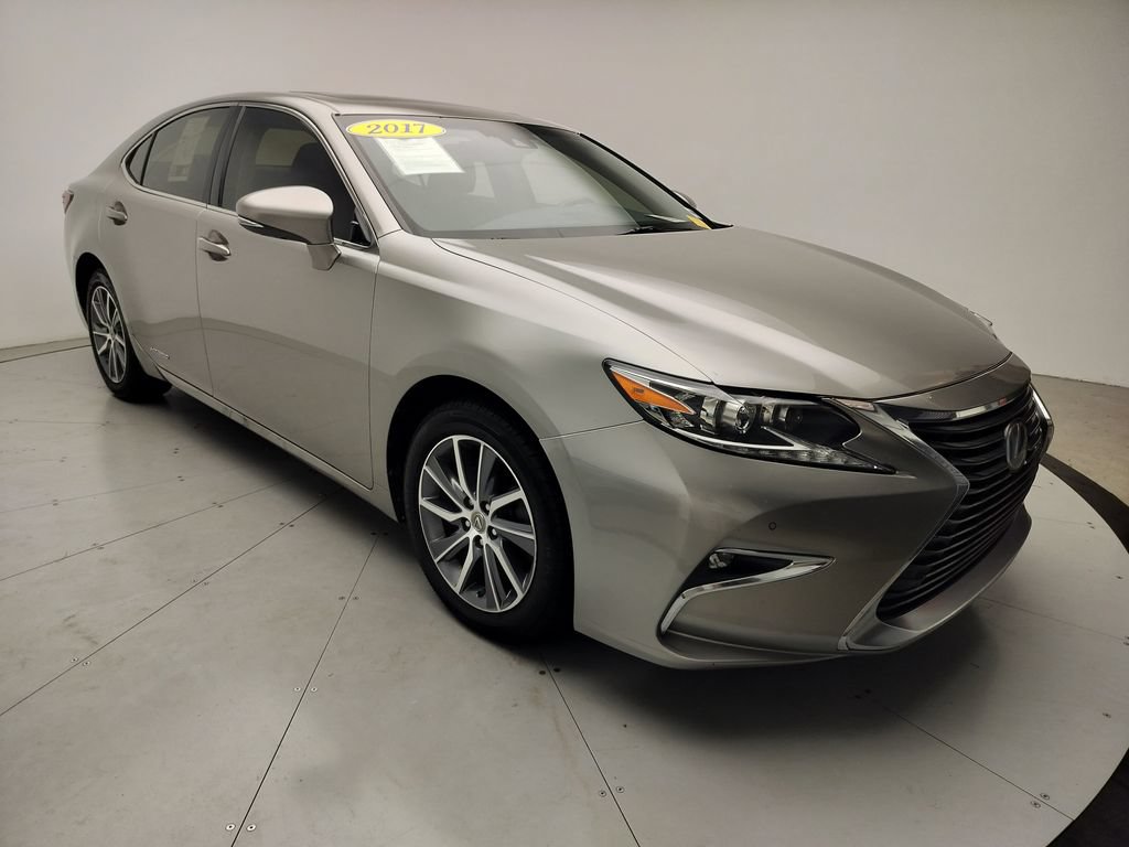 Used 2017 Lexus ES 300h FWD image 2