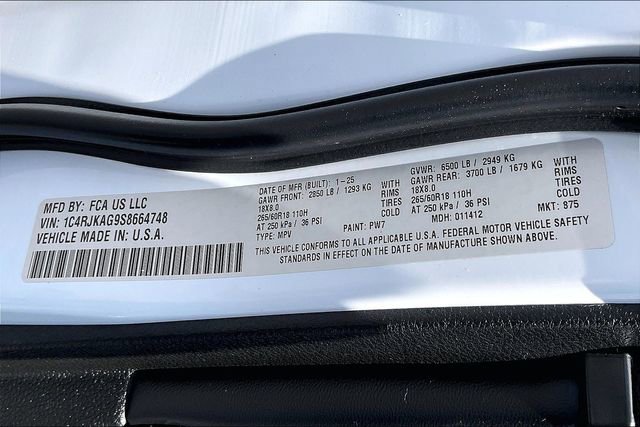 Used 2025 Jeep Grand Cherokee L Laredo w/ Luxury Tech Group I image 32