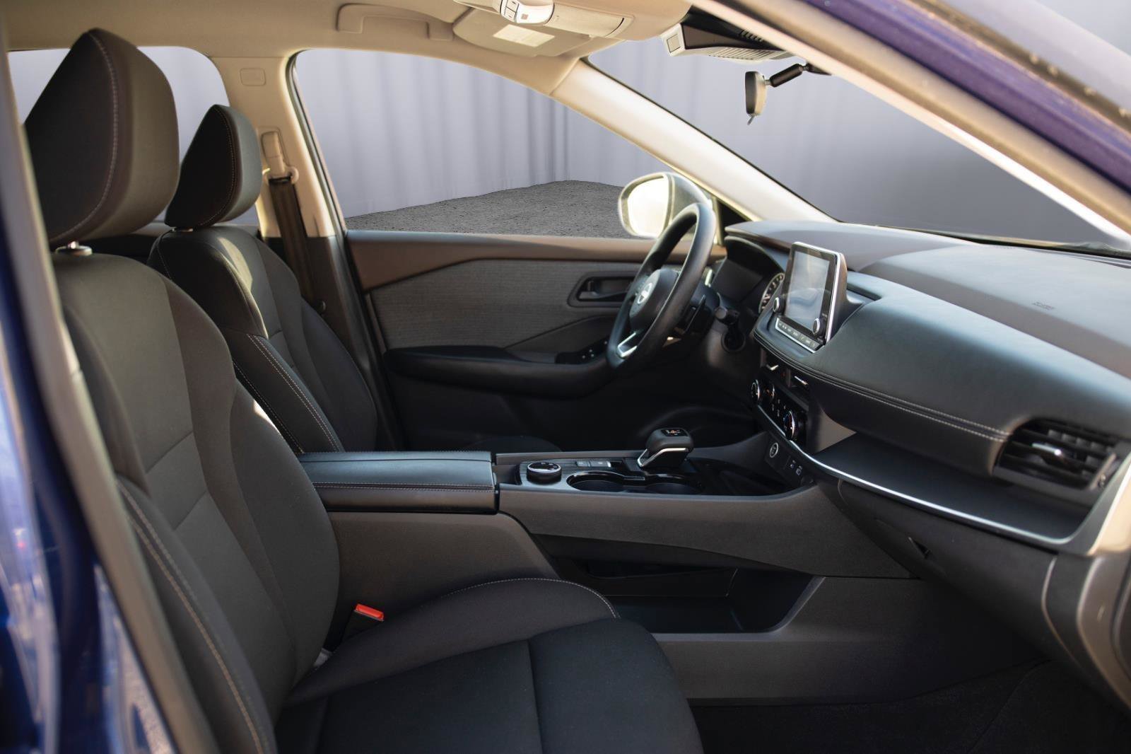 Used 2023 Nissan Rogue S image 18