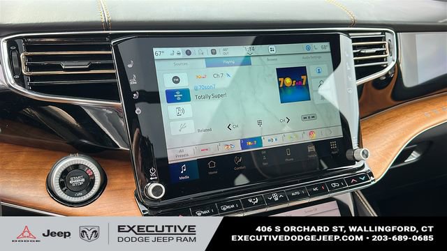Used 2024 Jeep Grand Wagoneer L Series III AWD/4WD image 16