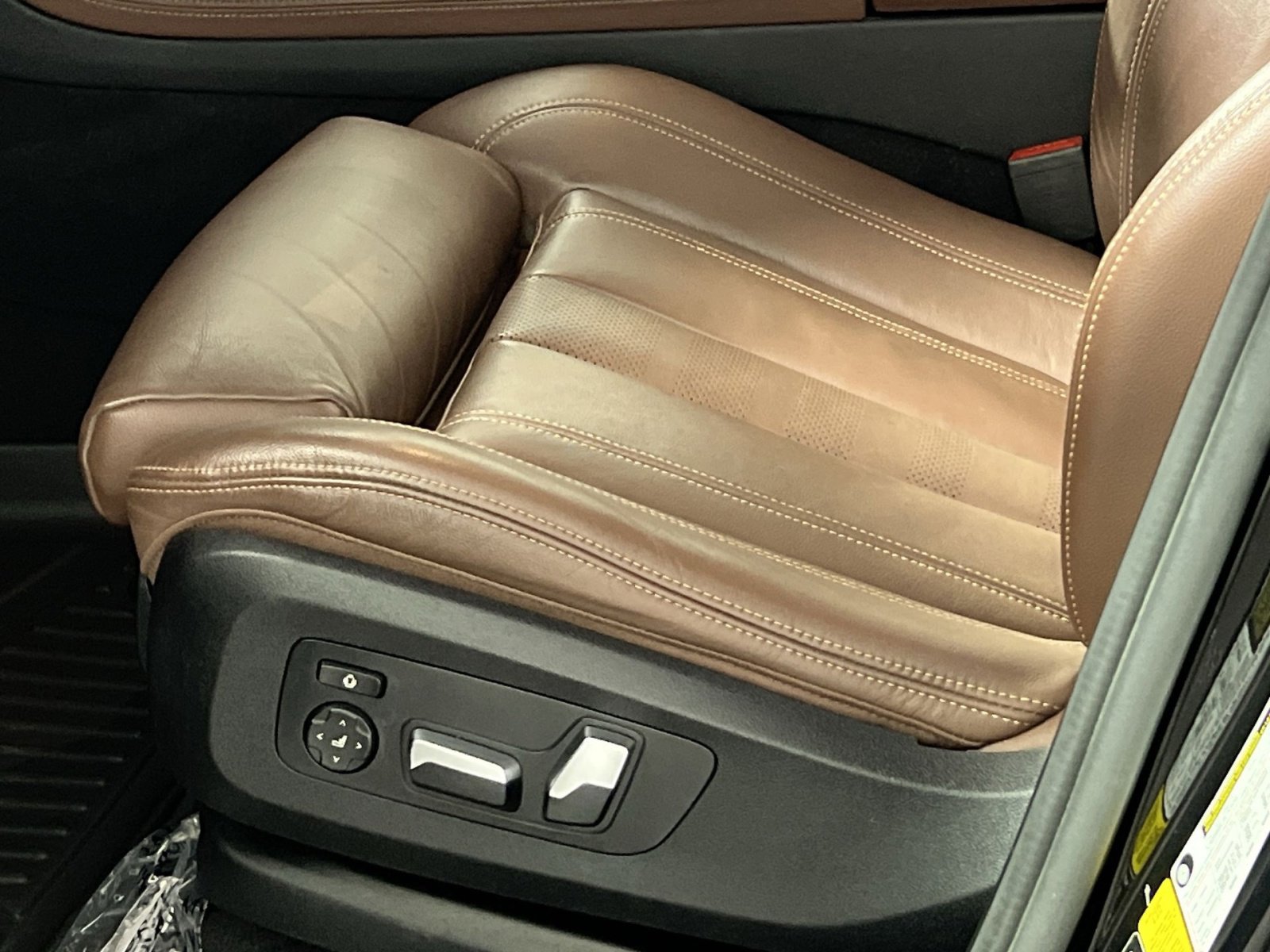 Used 2022 BMW X7 xDrive40i w/ M Sport Package image 14