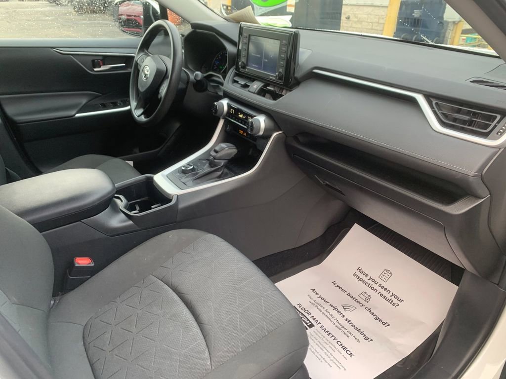 Used 2022 Toyota RAV4 XLE image 17