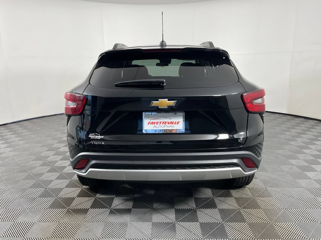 Used 2025 Chevrolet Trax LT FWD image 8
