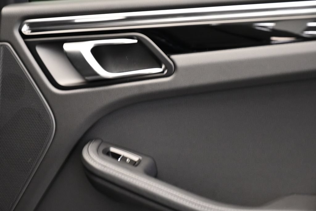 Certified 2026 Porsche Macan AWD/4WD image 54