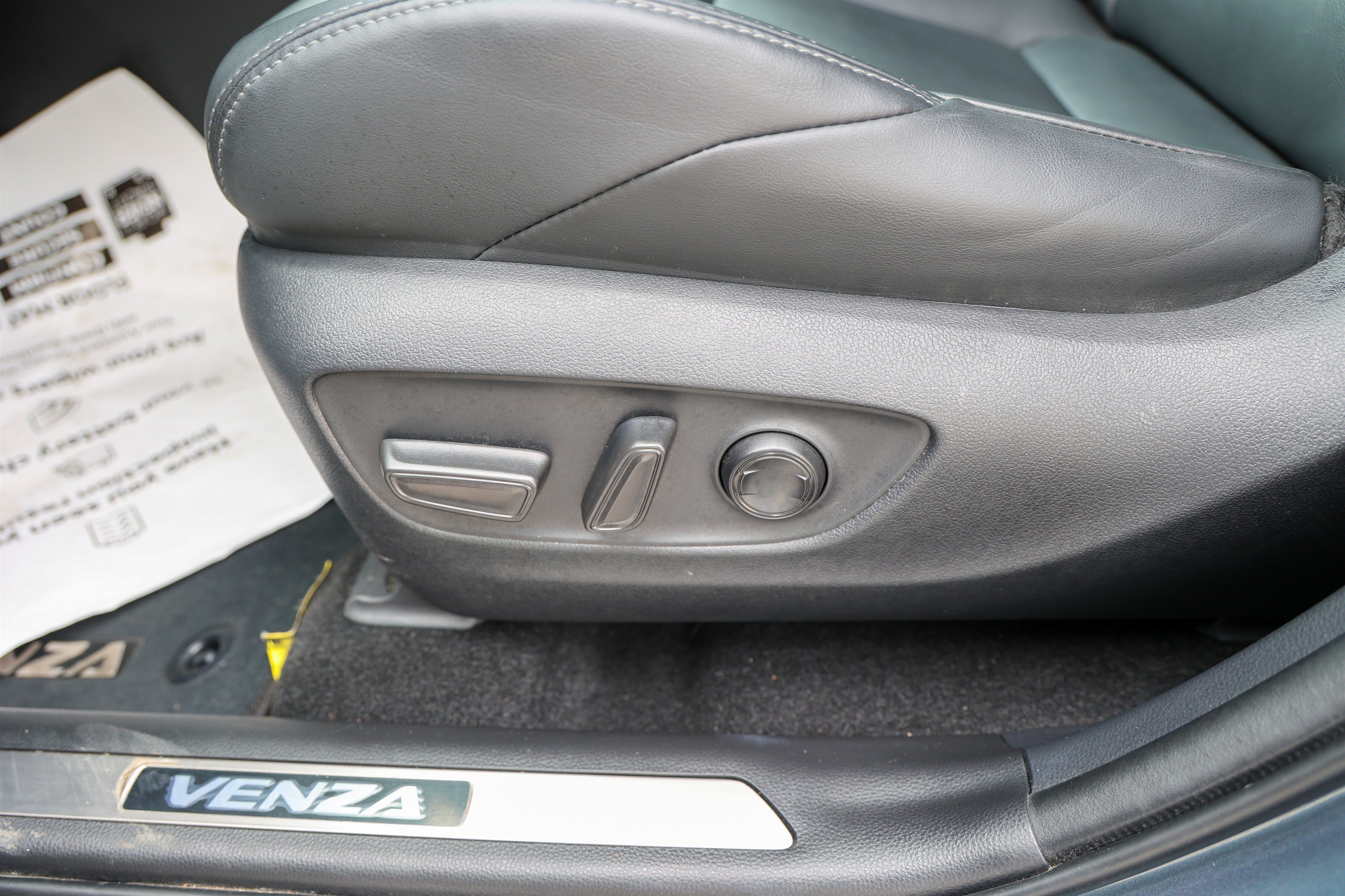 Certified 2024 Toyota Venza XLE AWD/4WD image 26