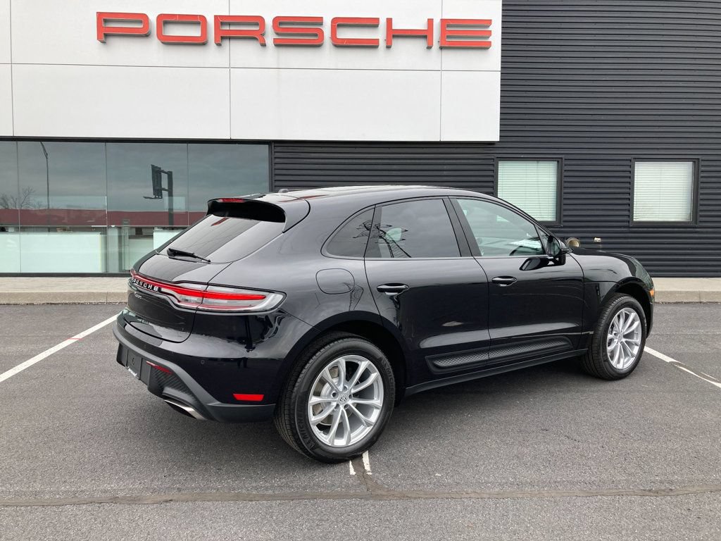 Used 2025 Porsche Macan AWD/4WD image 7