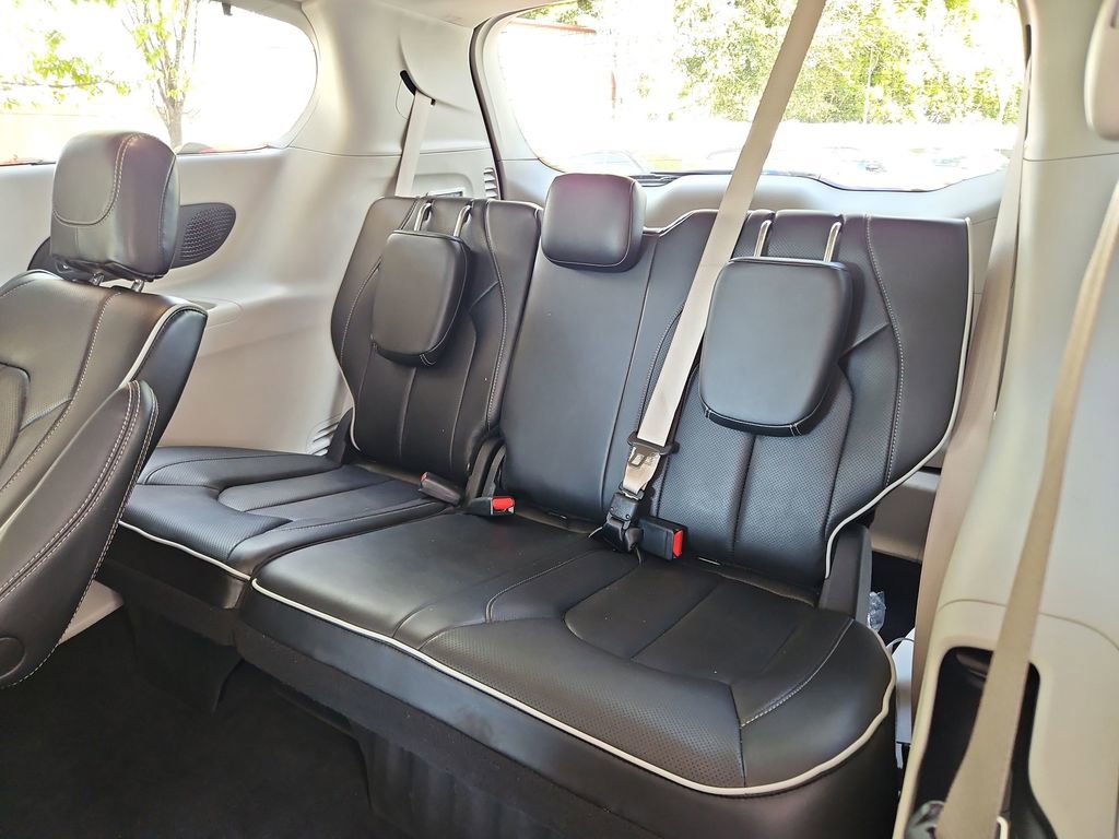 Used 2022 Chrysler Pacifica Limited image 31