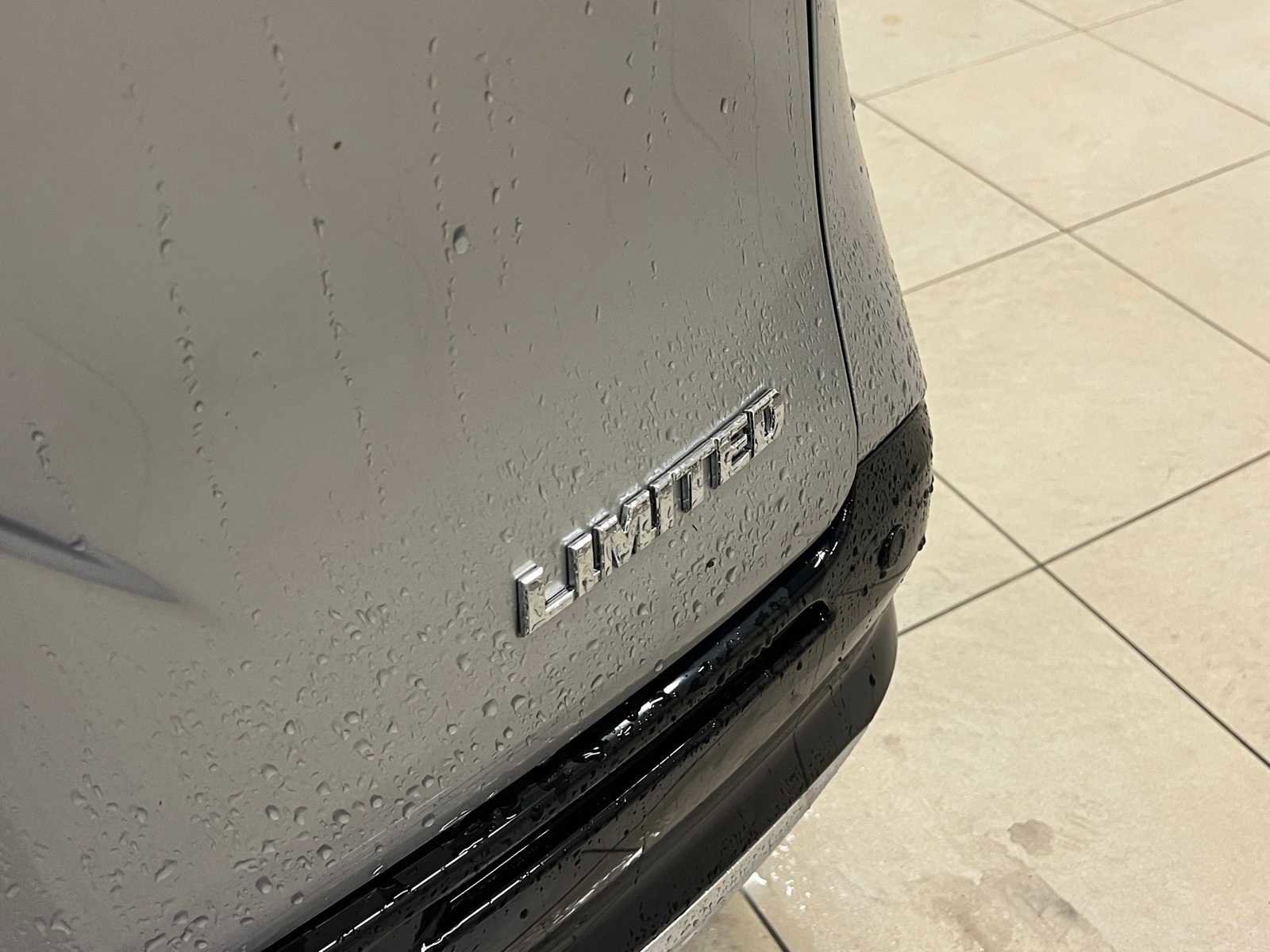 Used 2025 Toyota Sienna Limited image 6