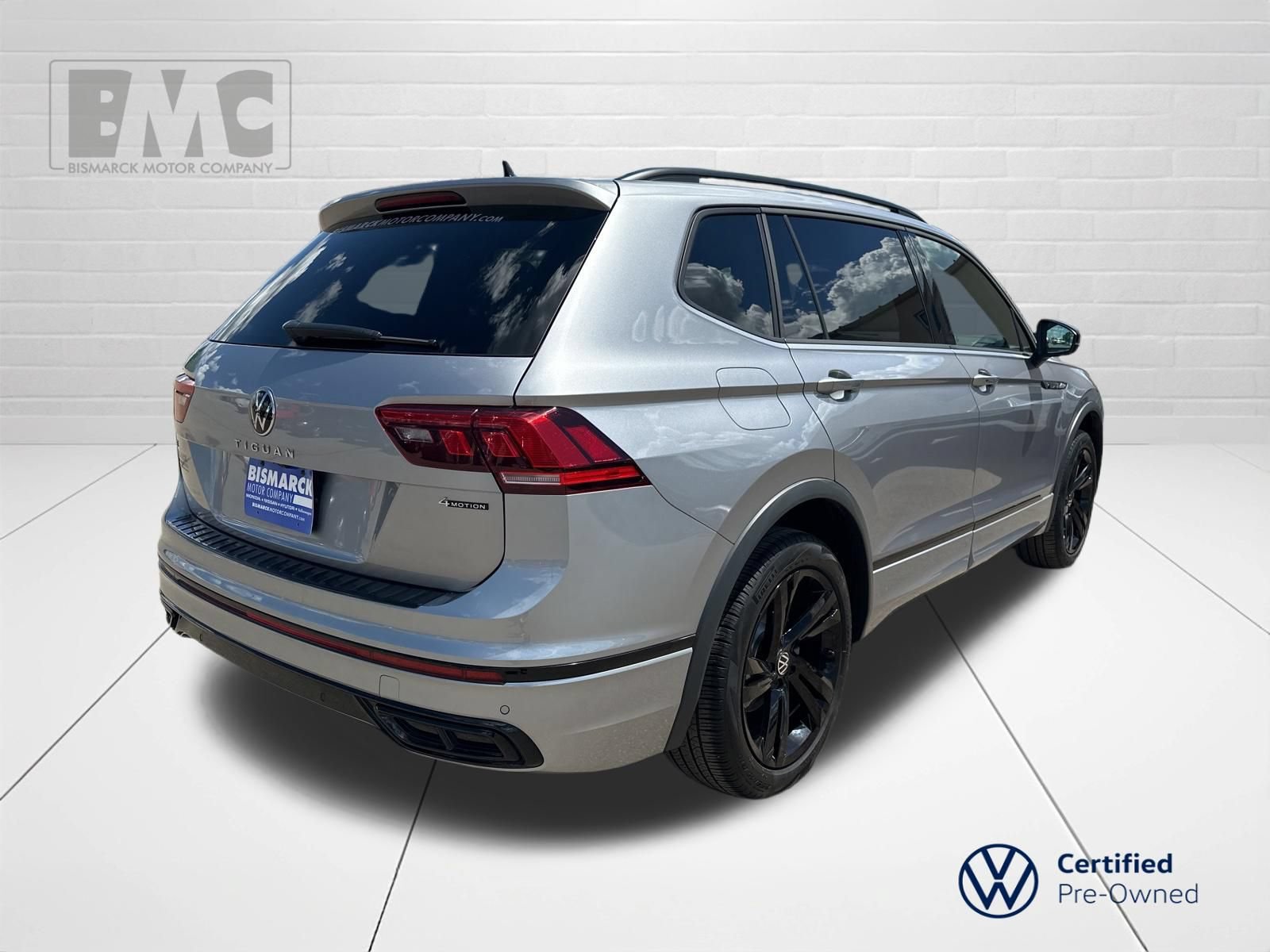 Certified 2024 Volkswagen Tiguan SE R-Line AWD/4WD image 3