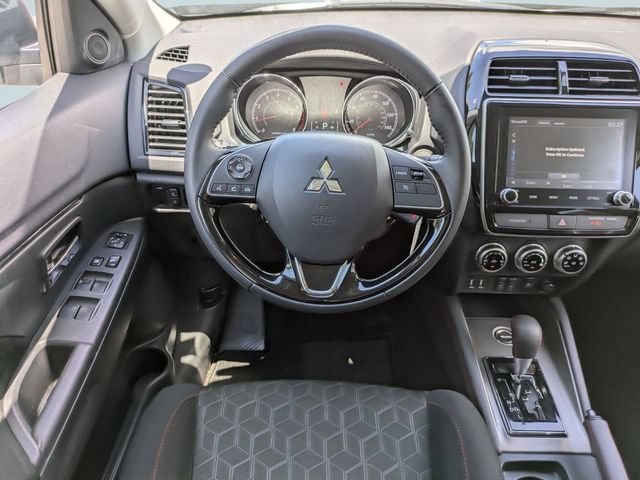 Used 2025 Mitsubishi Outlander Sport LE AWD/4WD image 17