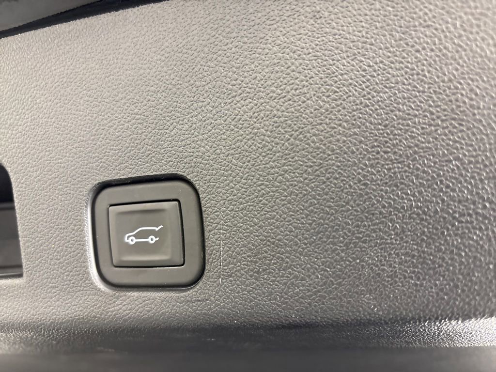 Used 2025 GMC Acadia Elevation image 21