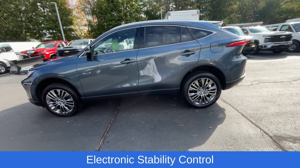 Used 2024 Toyota Venza XLE image 10