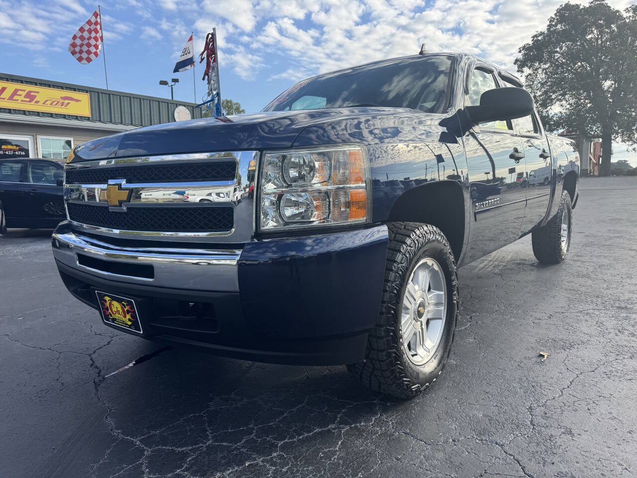 Used 2010 Chevrolet Silverado 1500 LT w/ Power Pack Plus AWD/4WD image 3