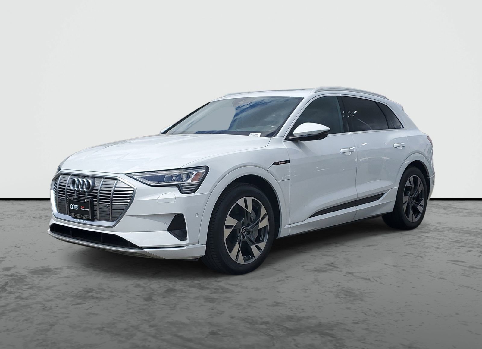 Used 2022 Audi e-tron Premium Plus w/ Premium Plus Package AWD/4WD image 2