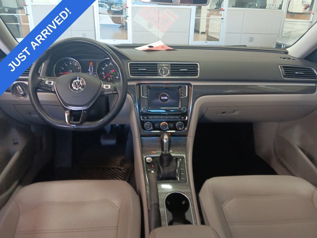 Used 2017 Volkswagen Passat 1.8T SE FWD image 5