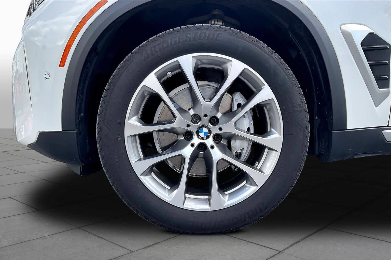 Used 2025 BMW X5 xDrive40i w/ Premium Package AWD/4WD image 10