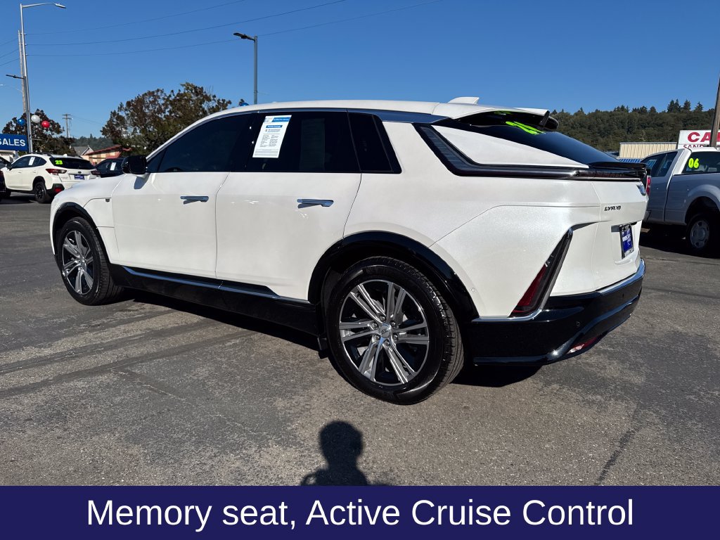 Used 2024 Cadillac Lyriq Luxury RWD image 3